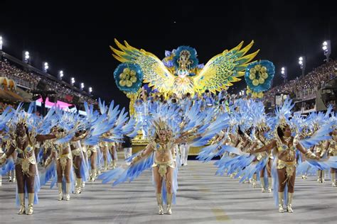 3 Reasons Why You Must Visit The Rio Carnival This February