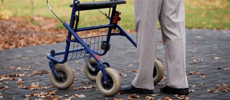 8 Best Walkers With Seats For Seniors 2024 Reviews