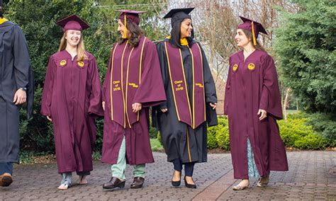 College Horizon Graduation Caps Gowns Oak Hall
