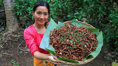 Cooking Yummy Grasshoppers Recipe Crispy Grasshoppers Recipe Youtube