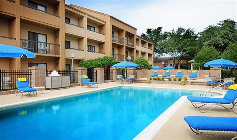 Courtyard Dallas Plano Parkway Pool Take Advantage Of The Flickr