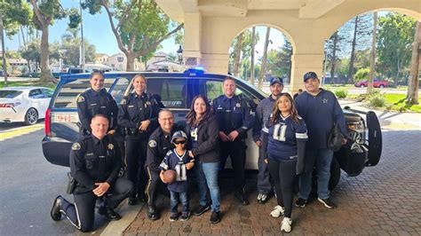 Dallas Pd Fallen Officer S Family Given Escort To Cowboys 49Ers Wfaa Com