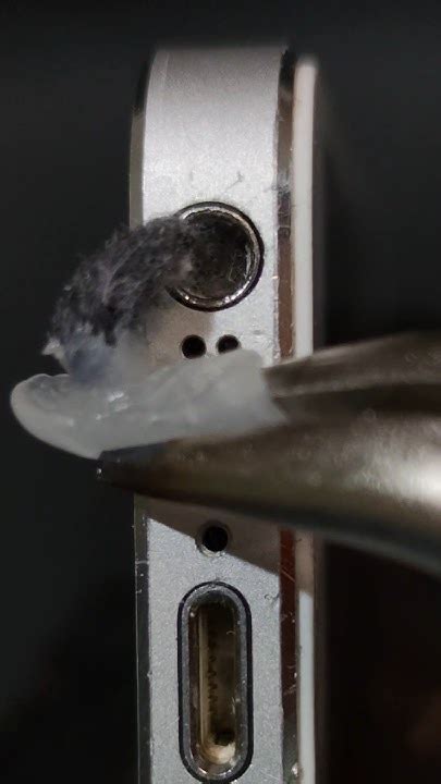 Easy Tips How To Clean Dirt Inside The Smartphone Audio Jack