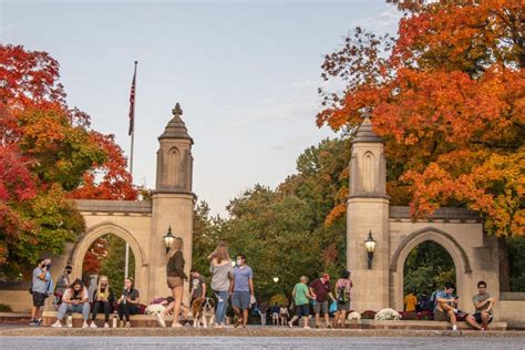 Gallery Students Enjoy Fall On Iu S Campus Indiana Daily Student