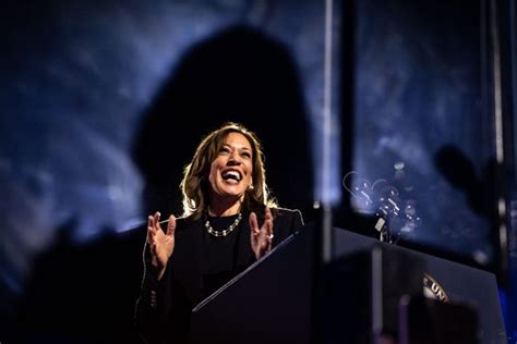 Kamala Harris Leads Star Studded Rally At The Philadelphia Museum S