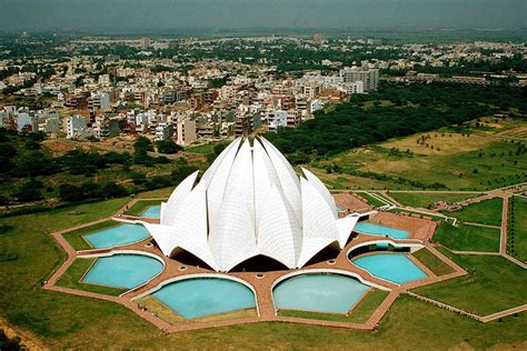 5 Facts Lotus Temple India