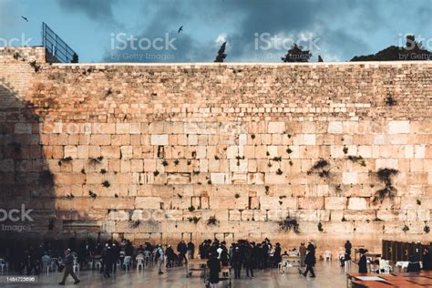 Mesmerizing Photos Of The Western Wall Or Wailing Wall In Israel