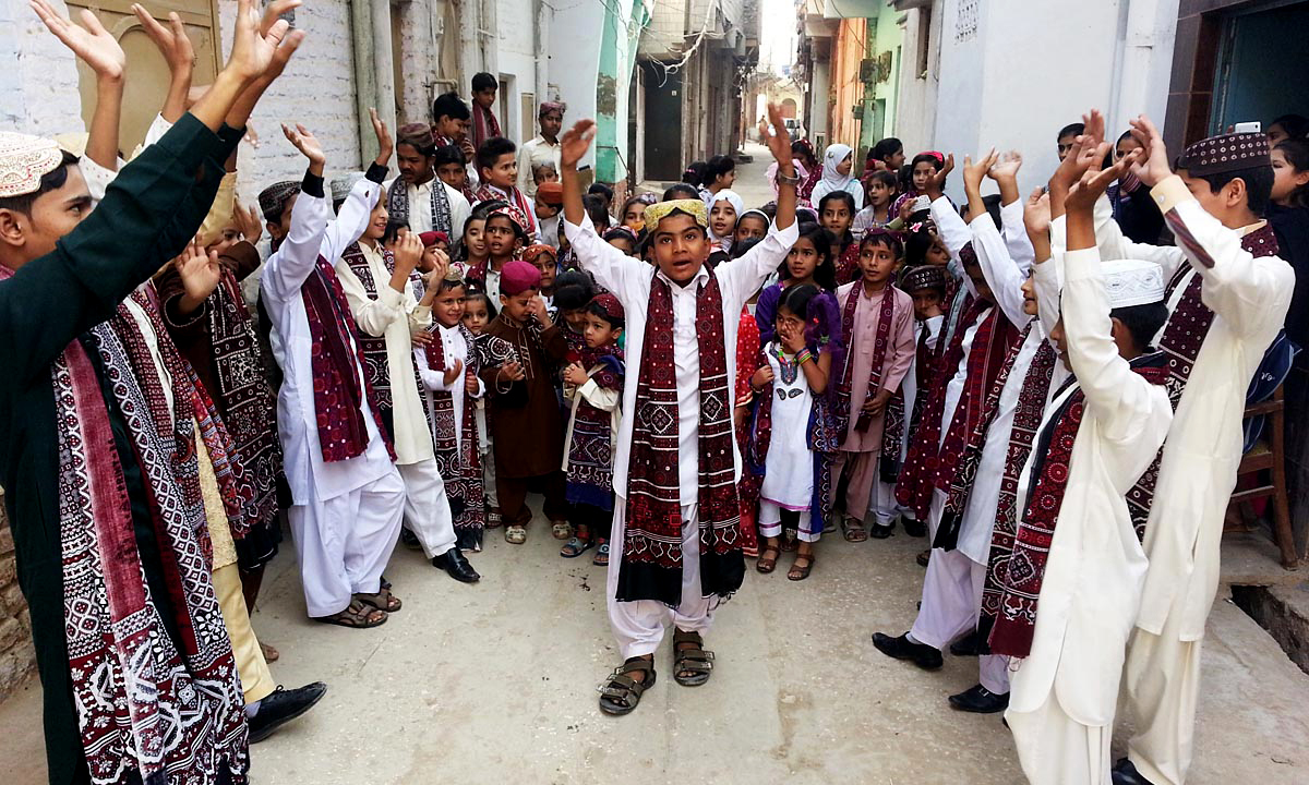 Sindh Brings Out Its Colours On Ajrak Topi Day Pakistan Dawn Com