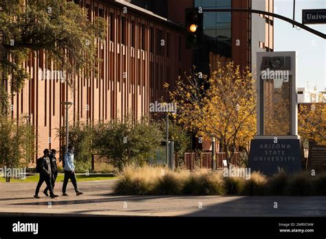 Tempe Arizona Usa January 4 2022 Students Walk On The Downtown