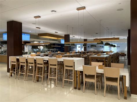 The Quad Bruins Savor Taste Of Ucla S No 1 Ranked Dining Hall Food