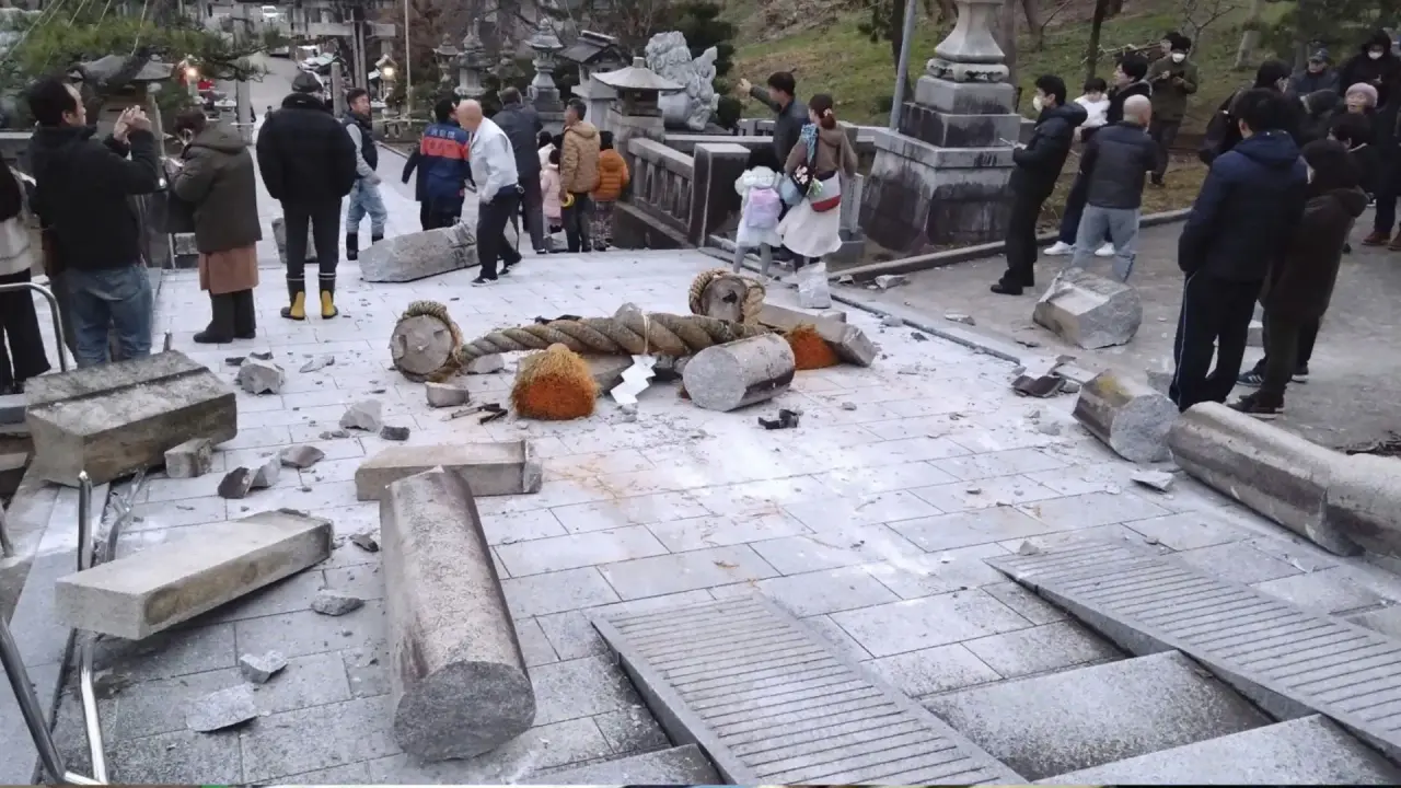 Tsunami Alert Lifted After 7 4 Magnitude Earthquake Sends 3 Metre High