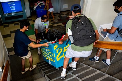 University Of Michigan Hosts First Move In Day Of 2021 Mlive Com