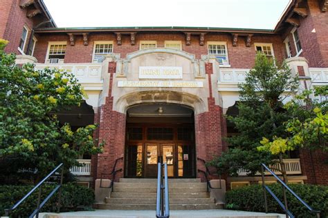 What In The World Is Going On With Bromley Hall The Daily Illini