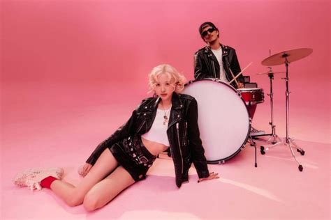 5 Facts About Apt Song