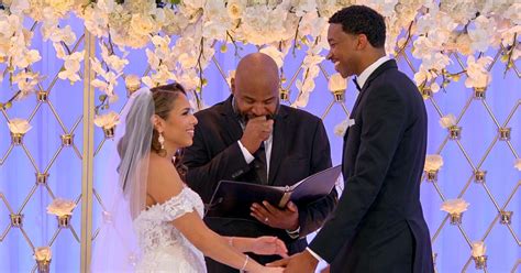 Who Pays For The Love Is Blind Weddings Here S The Scoop